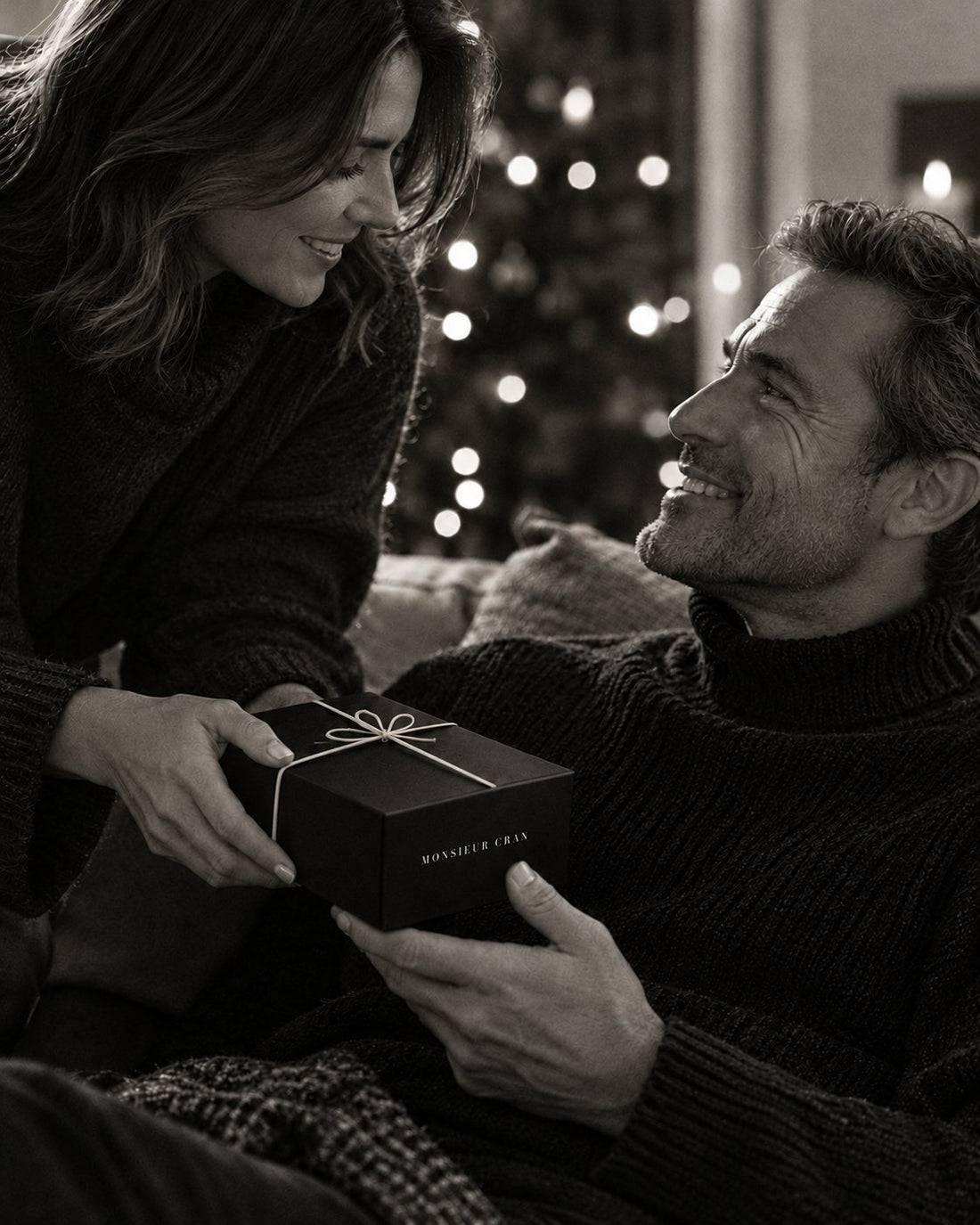 Une femme offre une ceinture Monsieur Cran &agrave; No&euml;l